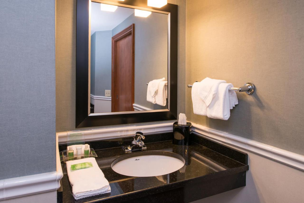 Holiday Inn Concord Downtown, An Ihg Hotel Екстериор снимка
