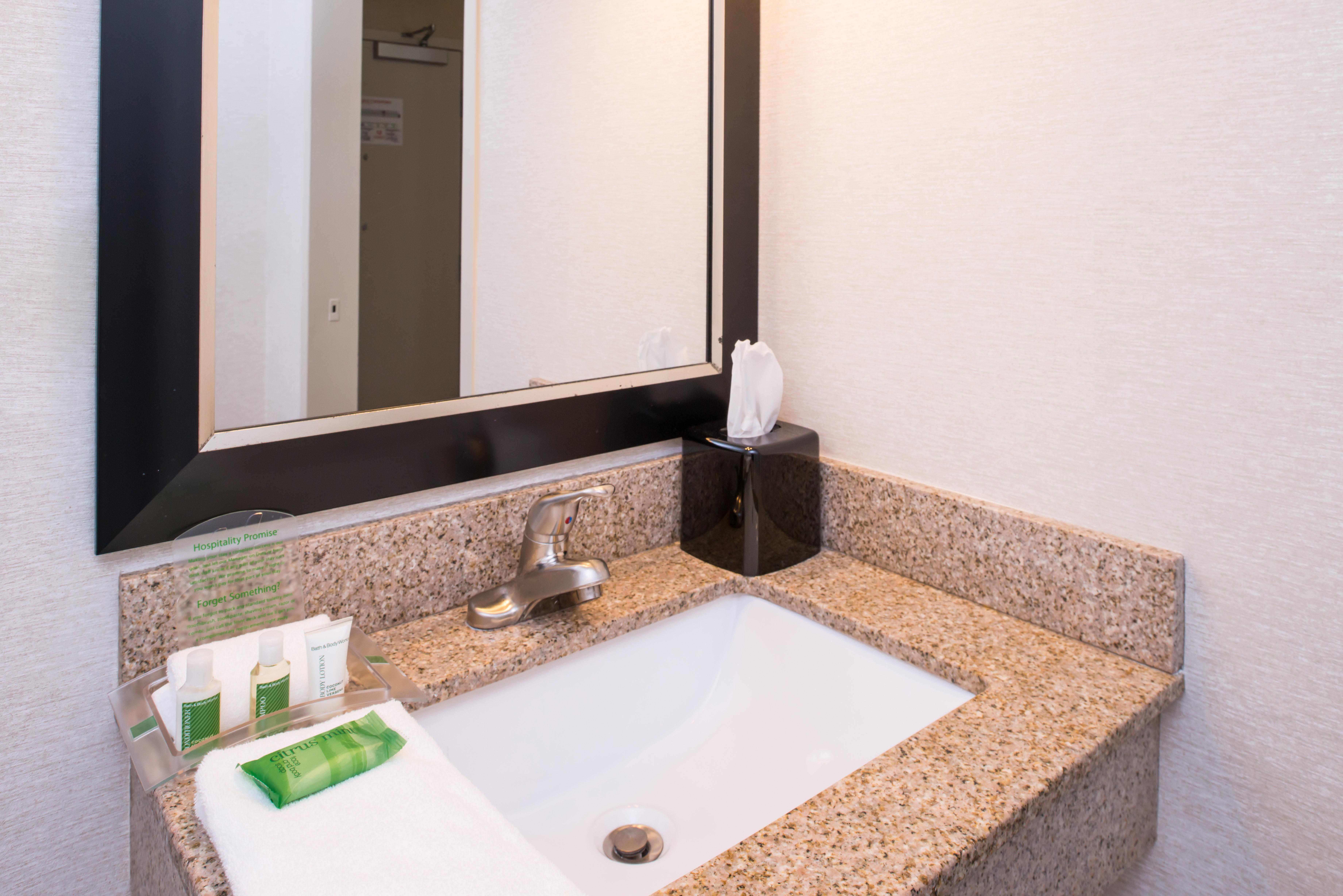 Holiday Inn Concord Downtown, An Ihg Hotel Екстериор снимка