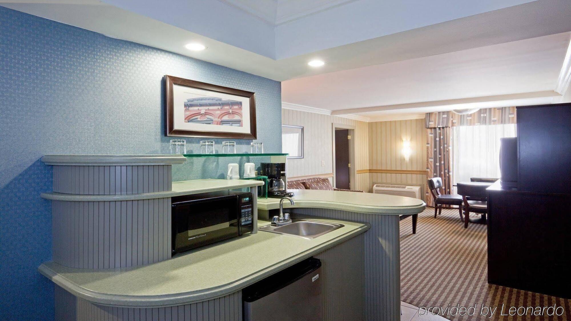 Holiday Inn Concord Downtown, An Ihg Hotel Екстериор снимка