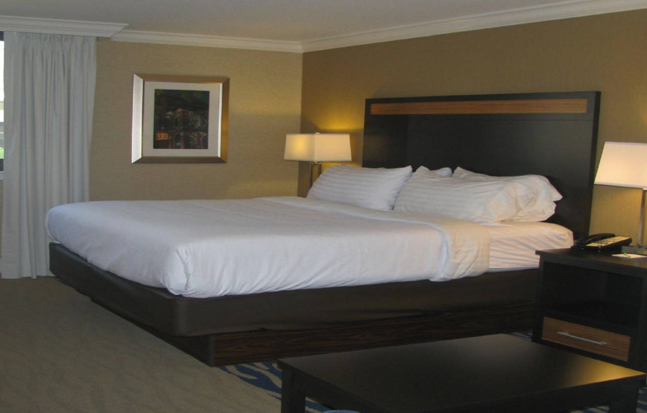 Holiday Inn Concord Downtown, An Ihg Hotel Екстериор снимка